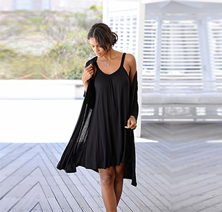 Find black and white swimsuits, dresses and new style inspiration at LASCANA.